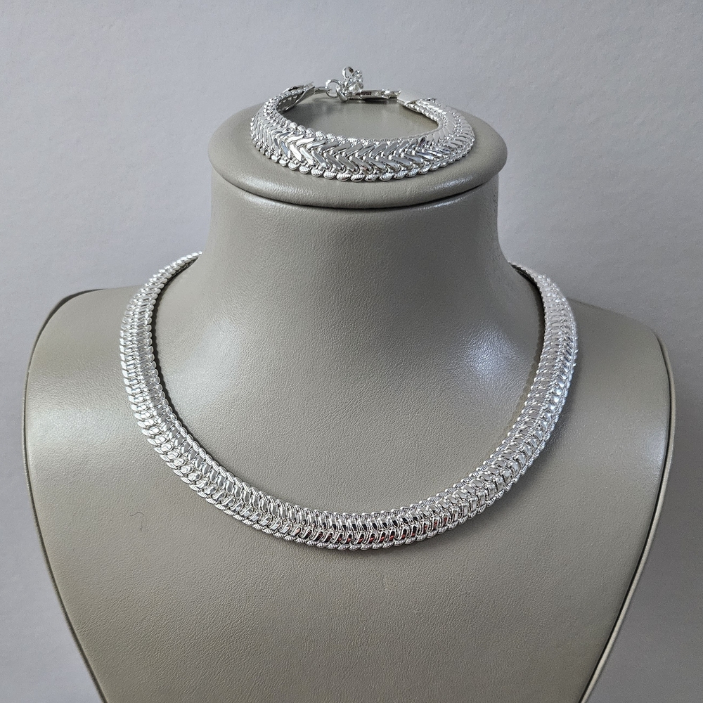 Elegant Silver Necklace and Bracelet Set